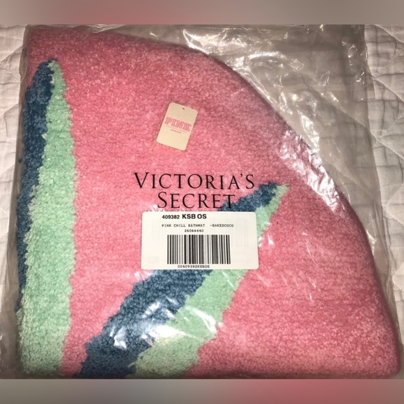 🥥💗NWT VS PINK COCO CHILL BATH MAT💗🥥 - Picture 3 of 5